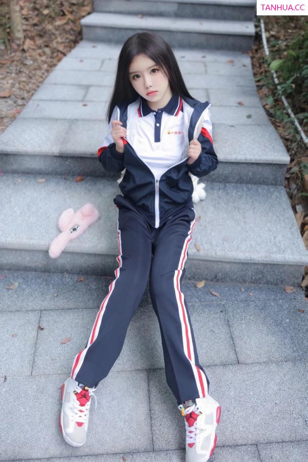   [XiuRen]高清写真图 2024.04.02 No.8335 小薯条nienie 美臀性感第15张图片